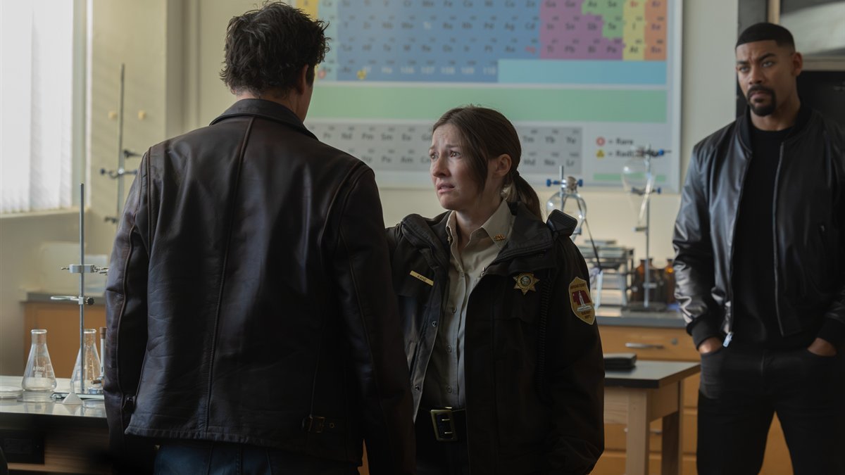Kelly Macdonald as Sheriff Kerry Kane with Aaron Pierre as John Stewart in HBO Lanterns